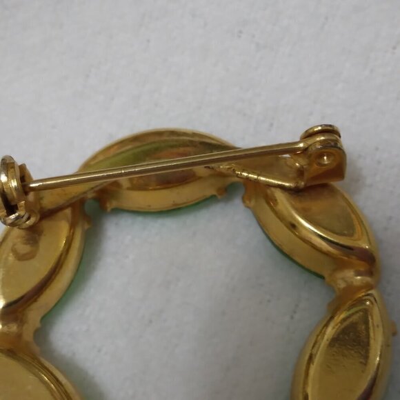 Vintage Peridot Green Rhinestone Circular Pin Brooch - Picture 4 of 6